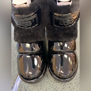 New Ugg’s chillapeak with box never used